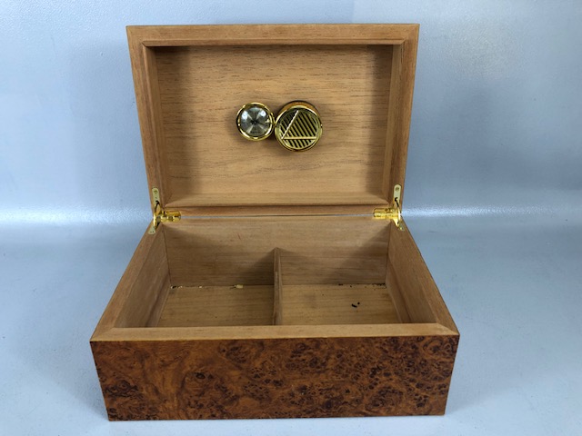 Cigar Humidor, two section table box in laminated burr walnut design approximately 31 x 22 x 13cm - Image 3 of 6