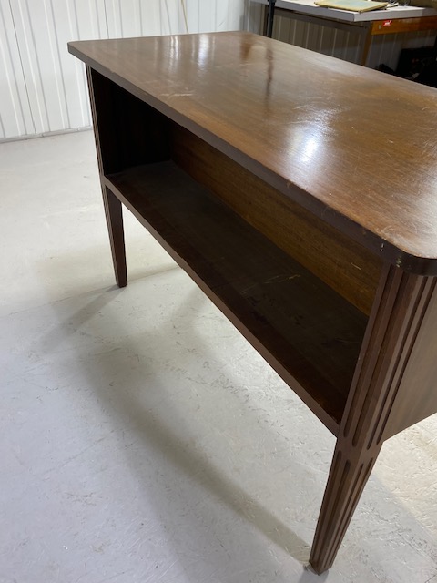 Mahogany library table with open bookshelves to either long side, with tapering fluted legs, - Image 4 of 5
