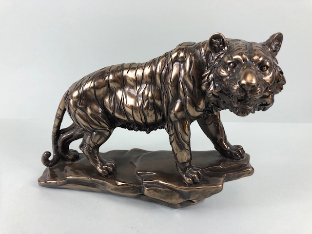 Cold Cast Bronze Big Cats: two leopards (one with damage to tail ) and a tiger, by Regency Fine arts - Image 4 of 7