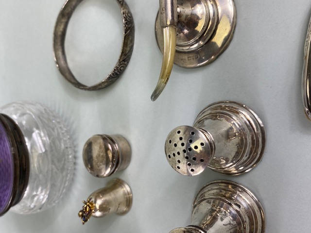 Quantity of silver items to include cigar cutter, napkin rings, bracelet's etc - Image 5 of 11