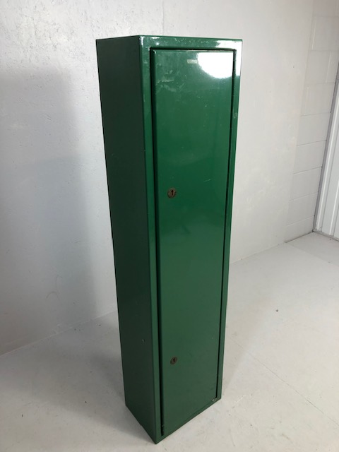 Gun storage cabinet, steel with dark green enamel paint finish, single right hand door, space for - Image 2 of 7
