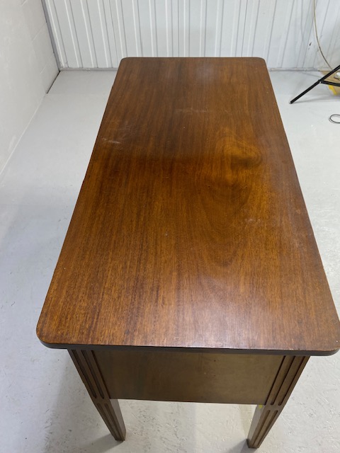 Mahogany library table with open bookshelves to either long side, with tapering fluted legs, - Image 3 of 5