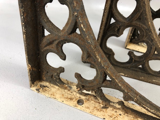 Victorian cast iron gothic revival brackets (4) all with a quatrefoil design each approximately 29 x - Image 2 of 5