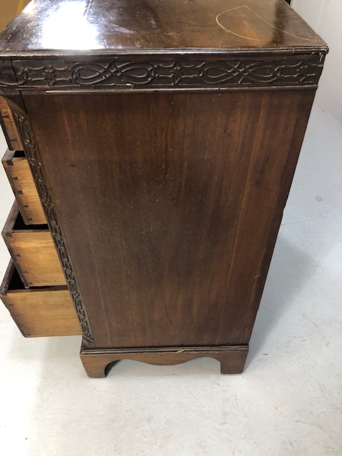 Victorian five drawer chest of drawers with carved frieze detailing approx 98 x 50 x 103cm - Image 6 of 8