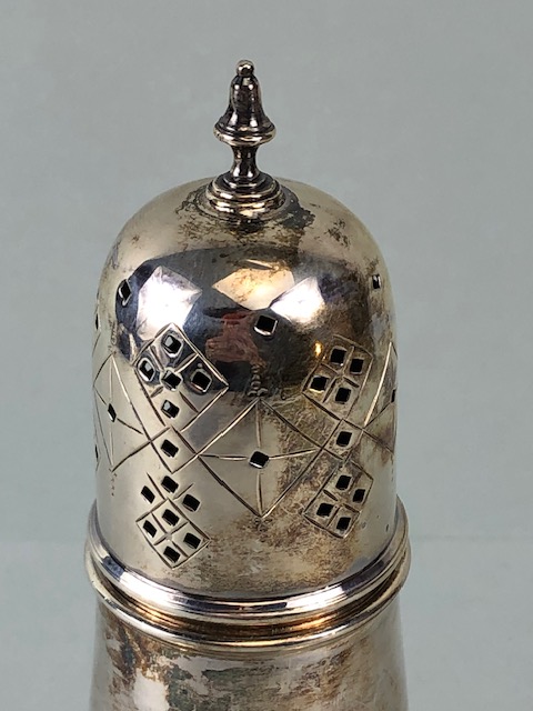 Silver hallmarked sugar shaker by Emily Viners approx 17cm tall and 152g - Image 3 of 3
