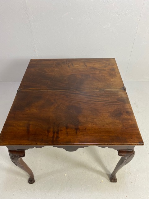 Victorian side table with folding leaf extending to make a tea table in flame mahogany with lion paw - Image 2 of 5