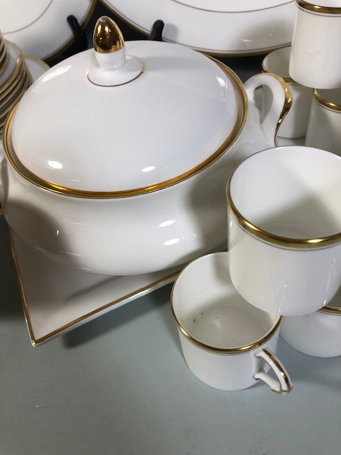 Quantity of Royal Worcester bone China , in white with gilt rim decoration, 5 dinner plates, 6 lunch - Image 3 of 10