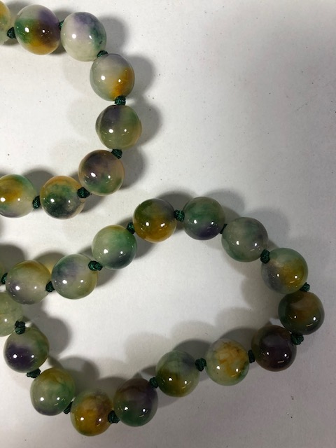 Polished jade type stone bead necklace of mixed colours approximately 40cm - Image 3 of 5