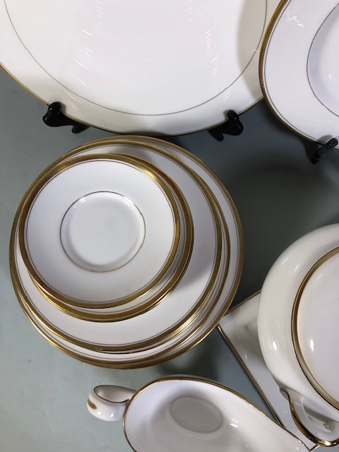 Quantity of Royal Worcester bone China , in white with gilt rim decoration, 5 dinner plates, 6 lunch - Image 10 of 10