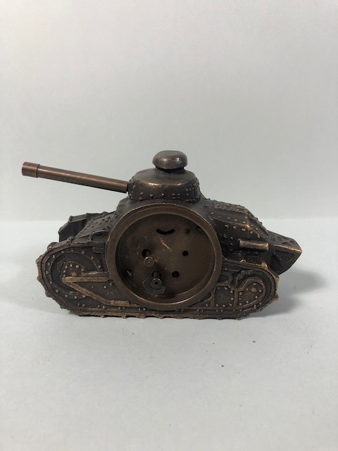 Cast metal clock of bronze finish in the shape of a WW1 tank, winds and runs, approximately 16cm - Image 2 of 6