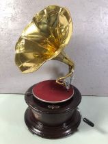 Antique style decorative brass horn wind up gramophone ( display only)