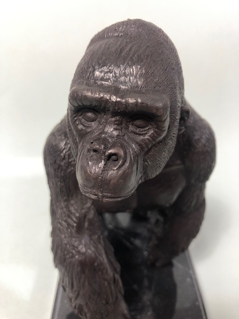 Bronze Gorilla statue on a polished marble base approximately 20 x 18cm - Image 5 of 5