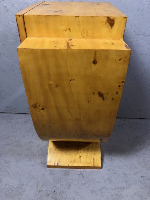 Pair of Art Deco style Bur Maple bedside or occasional tables with single drawer and shelf each - Image 15 of 16