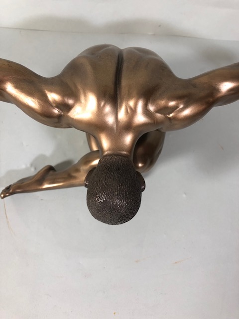 Statue of a Male dancer in a knelt position with arms spread, bronze finish resin approximately 13 x - Image 2 of 5