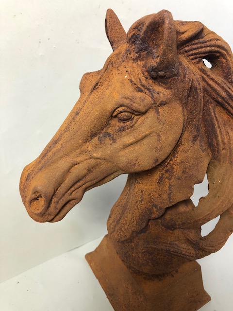 Cast iron statue of a horses head mounted on a ball approximately 45cm high - Image 2 of 9