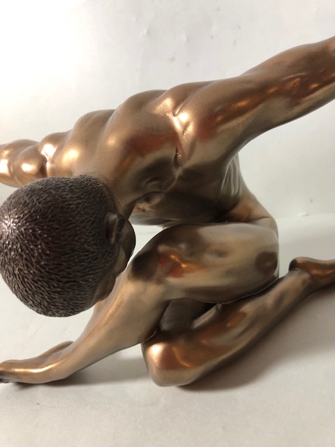 Statue of a Male dancer in a knelt position with arms spread, bronze finish resin approximately 13 x - Image 3 of 5