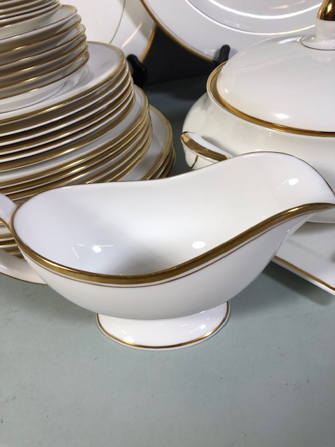 Quantity of Royal Worcester bone China , in white with gilt rim decoration, 5 dinner plates, 6 lunch - Image 4 of 10
