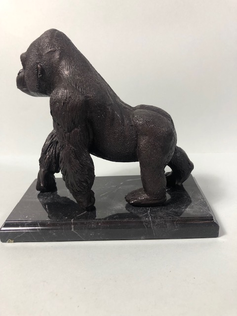 Bronze Gorilla statue on a polished marble base approximately 20 x 18cm - Image 2 of 5