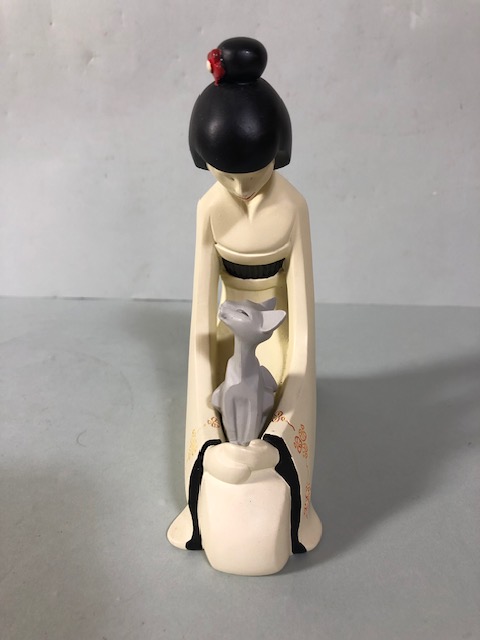 Figure of a Japanese geisha with a cat by artforum "MY FREIND" approximately 16cm high - Image 2 of 4