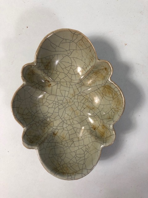 Chinese Ceramic Lotus leaf dish with crackle glaze approximately 16cm - Image 2 of 4