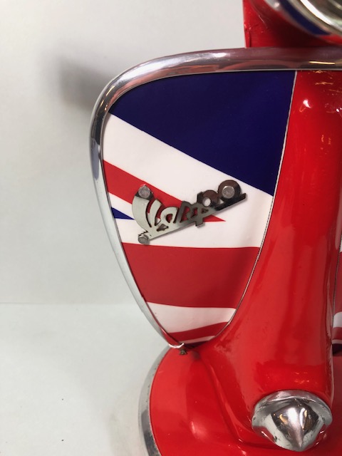 Vespa table lamp in the shape of a scooter front approximately 34cm high - Image 2 of 7