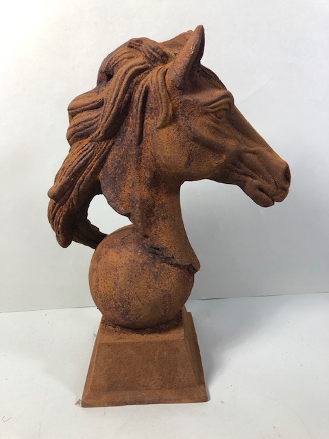 Cast iron statue of a horses head mounted on a ball approximately 45cm high - Image 8 of 9