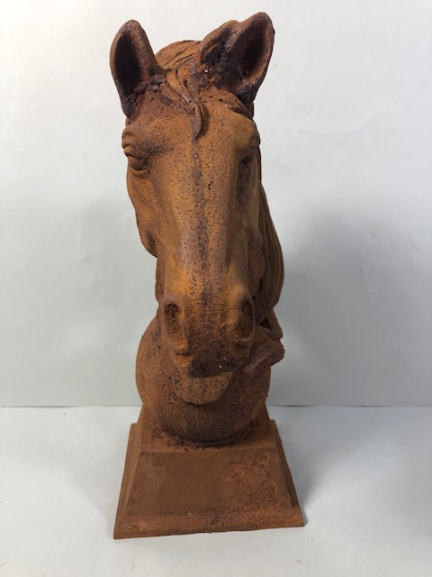 Cast iron statue of a horses head mounted on a ball approximately 45cm high - Image 6 of 9