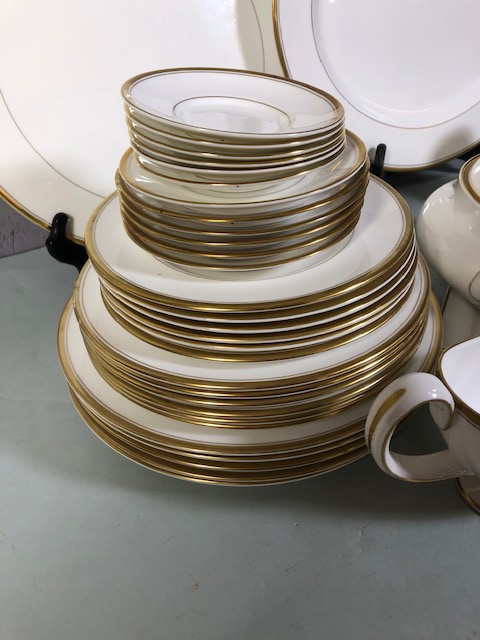 Quantity of Royal Worcester bone China , in white with gilt rim decoration, 5 dinner plates, 6 lunch - Image 5 of 10