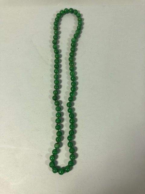 Polished green stone bead necklace approximately 40cm - Image 4 of 4