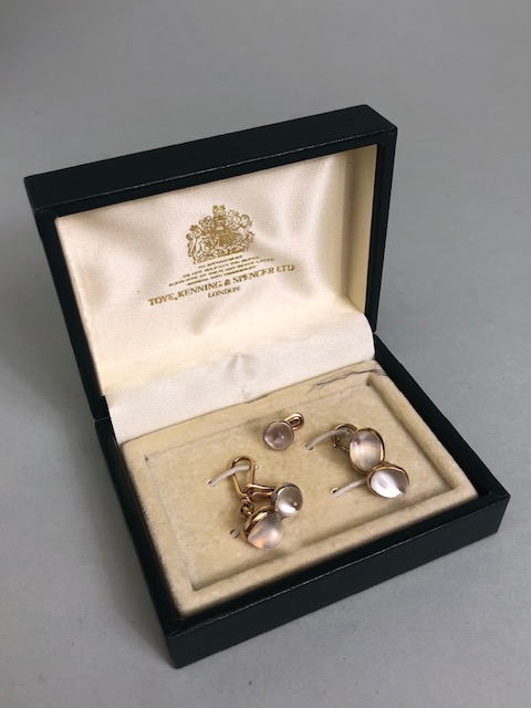 Pair of 14ct Gold set cufflinks set with pyramid cabochon white star sapphires with a pair of - Image 4 of 5