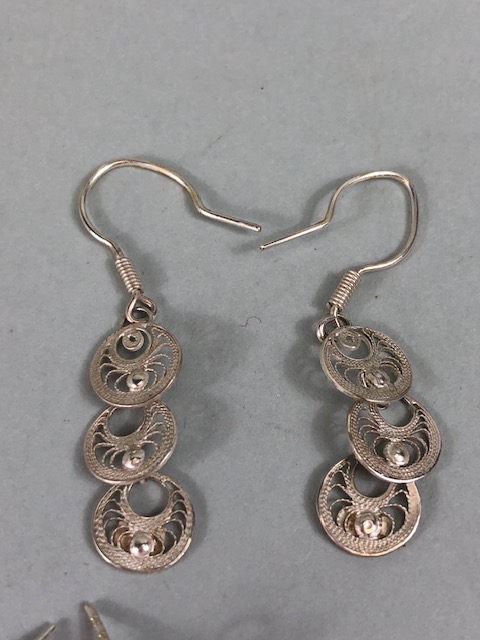 Silver jewellery, collection of modern 925 and hallmarked silver jewellery to include earrings, - Image 11 of 21