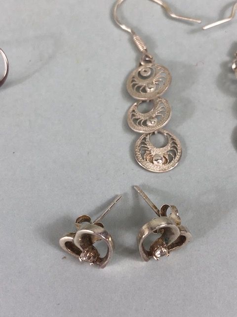 Silver jewellery, collection of modern 925 and hallmarked silver jewellery to include earrings, - Image 10 of 21