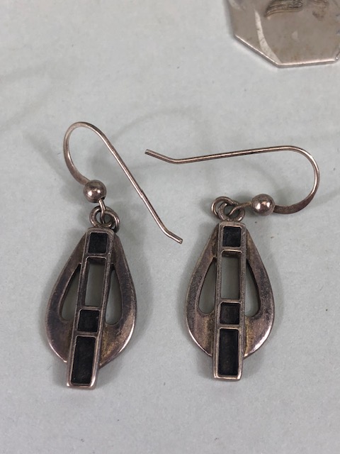 Silver jewellery, collection of modern 925 and hallmarked silver jewellery to include earrings, - Image 9 of 21