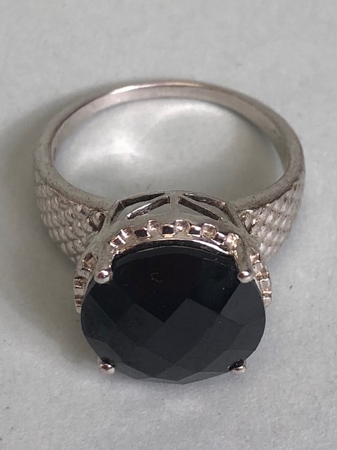 Jewellery to include silver rings and a a pair of Gold coloured hooped earrings (5) - Image 6 of 6