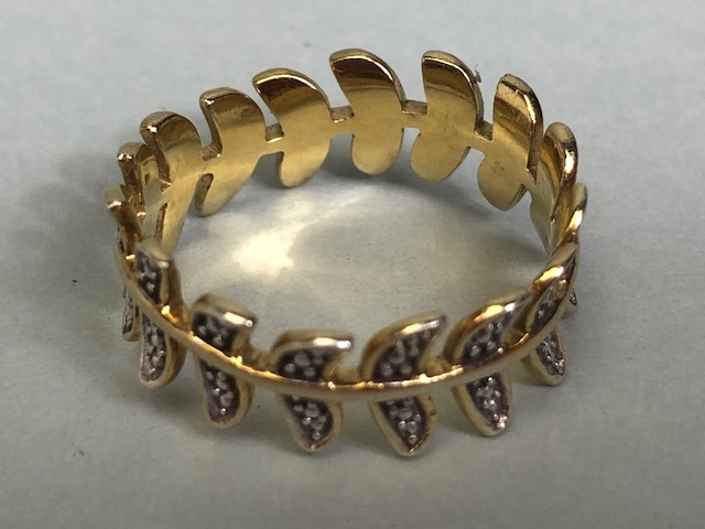 Jewellery to include silver rings and a a pair of Gold coloured hooped earrings (5) - Image 3 of 6