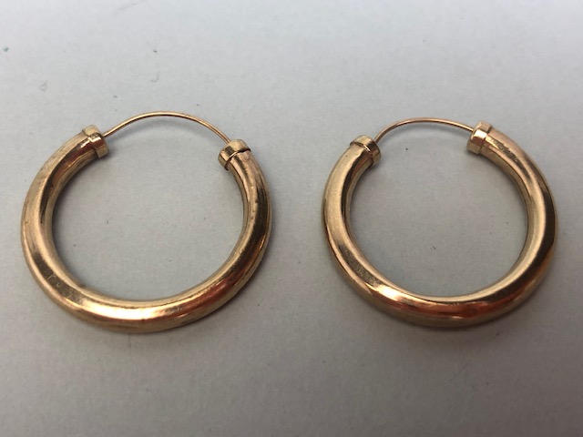 Jewellery to include silver rings and a a pair of Gold coloured hooped earrings (5) - Image 2 of 6