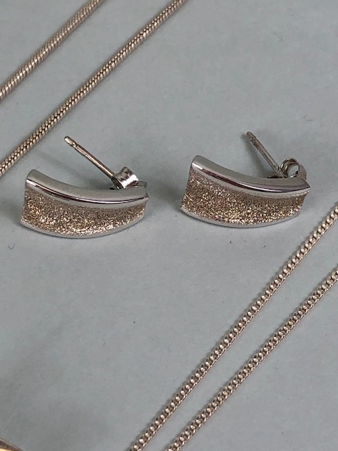 Silver jewellery, collection of modern 925 and hallmarked silver jewellery to include earrings, - Image 19 of 21