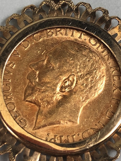 Gold Sovereign dated 1912 in a 9ct Gold mount with pierced decoration, total weight approx 9.9g - Image 6 of 6