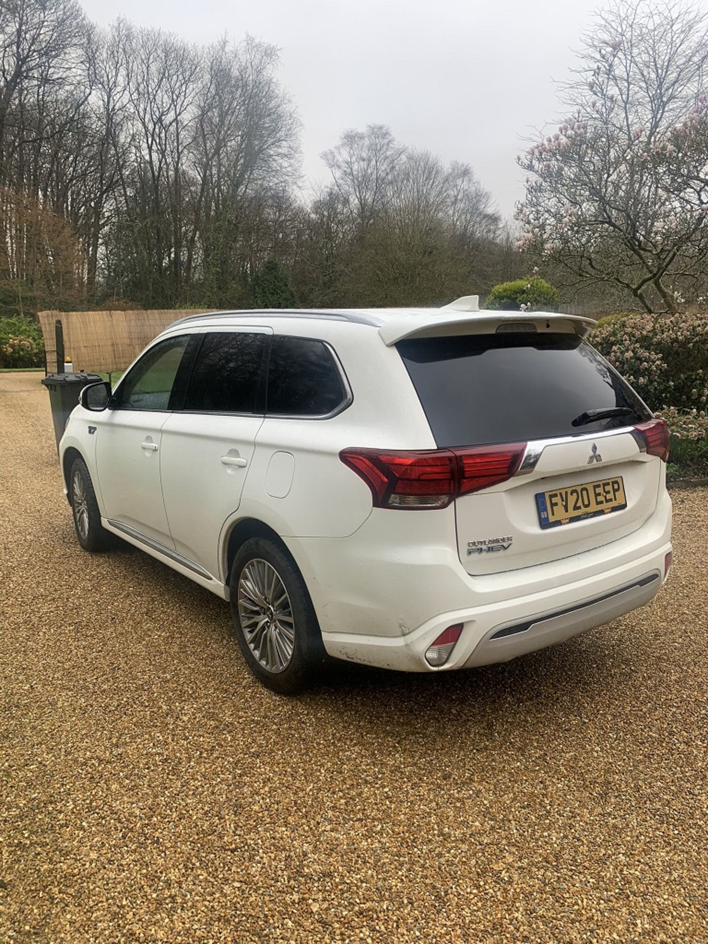 [FV20 EEP] Mitsubishi Outlander Reflex COM+ PHE (White) - Image 4 of 16