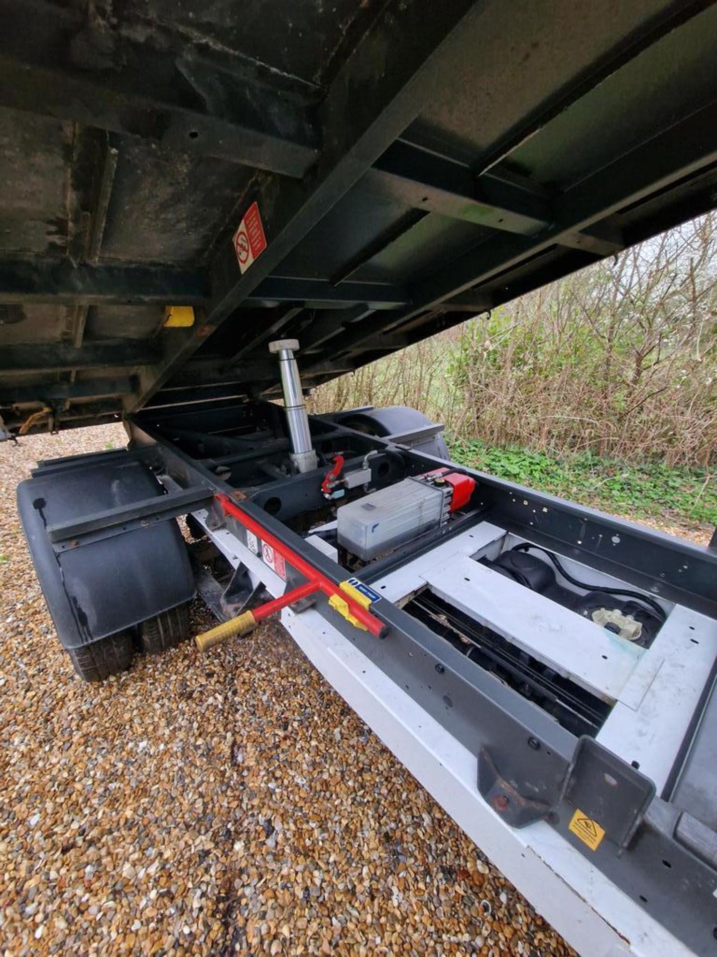 [YN17 NLE] Ford Transit 350 Tipper (White) - Image 6 of 9