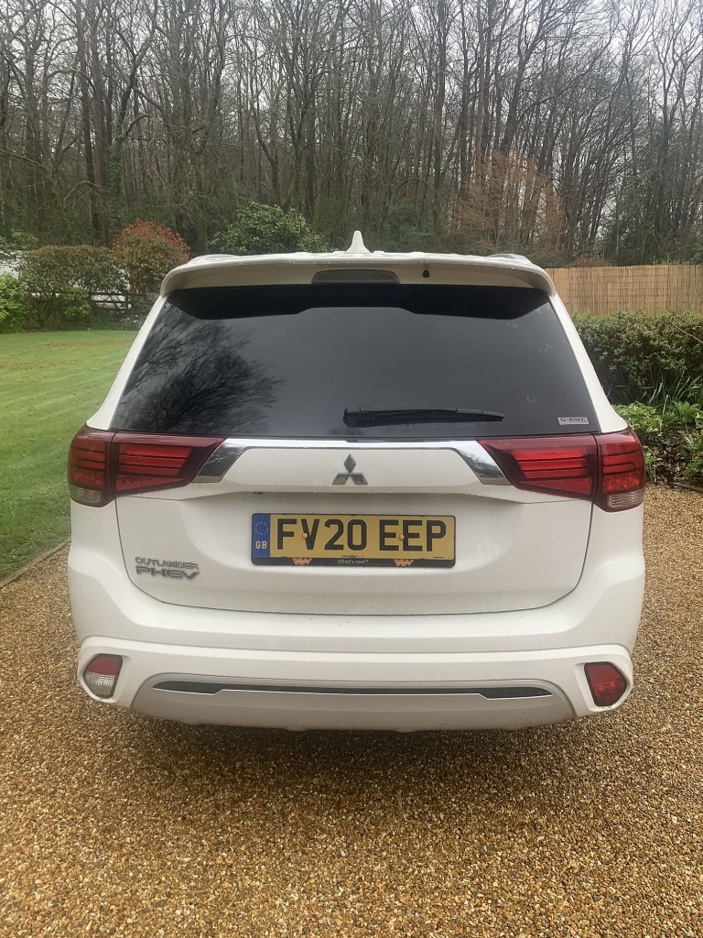 [FV20 EEP] Mitsubishi Outlander Reflex COM+ PHE (White) - Image 2 of 16