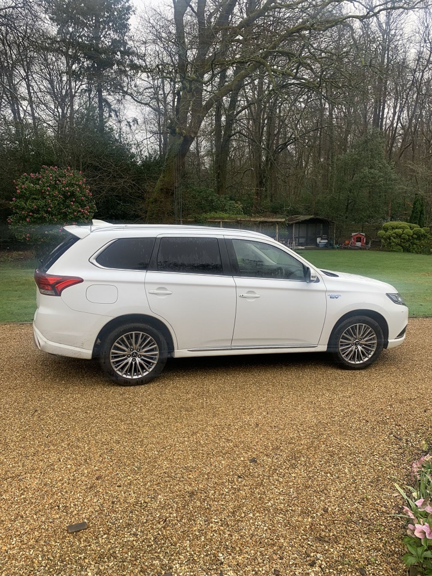 [FV20 EEP] Mitsubishi Outlander Reflex COM+ PHE (White) - Image 5 of 16