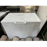 1 HAIER HCE319F FREESTANDING CHEST FREEZER, 319L TOTAL CAPACITY RRP Â£449 (DENTED ON THE SIDE)