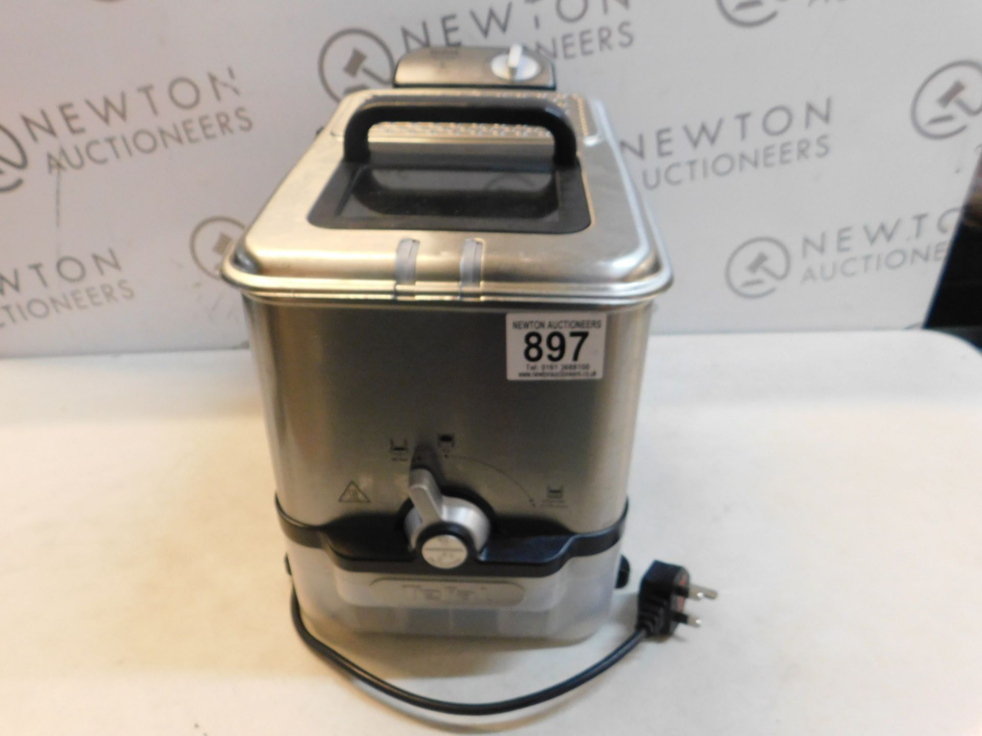 1 TEFAL FR8040 OLEOCLEAN PRO INOX & DESIGN DEEP FRYER RRP Â£129.99