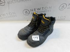 1 PAIR OF DEWALT WORK BOOTS UK SIZE 9 RRP Â£49