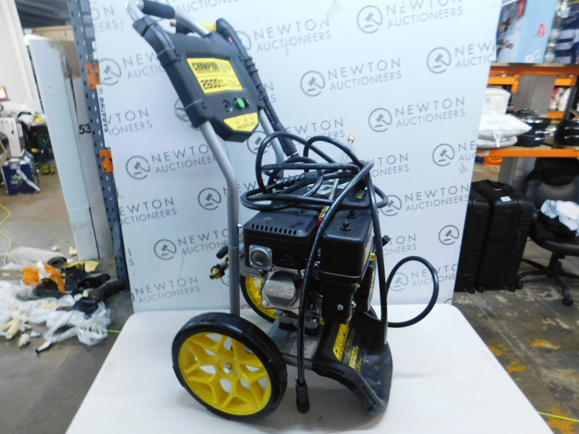 1 CHAMPION 2600 PSI PETROL PRESSURE WASHER RRP Â£299