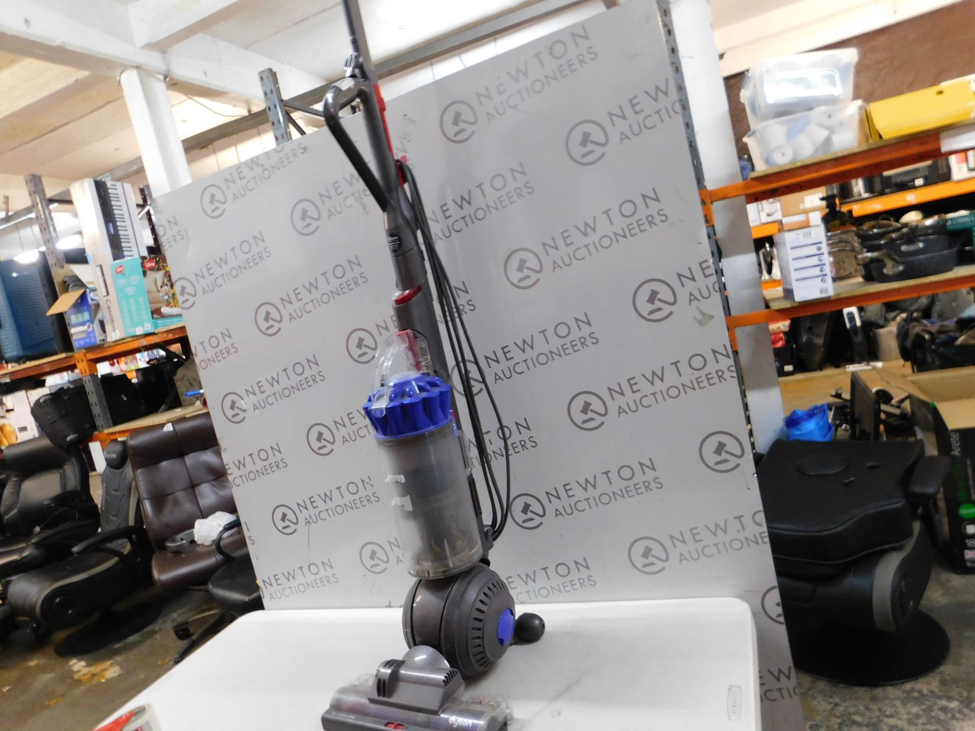 1 DYSON DC40 ANIMAL MULTI FLOOR UPRIGHT VACUUM CLEANER RRP Â£389.99