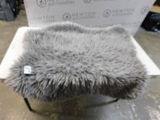 1 MON CHATEAU ORTHOPAEDIC FAUX FUR PET BED, 101 X 88 CM RRP Â£49