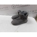 1 KIRKLAND SIGNATURE LADIES SHEARLING BOOT IN GREY RRP Â£34.99 (LIKE NEW)