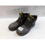 1 PAIR OF DEWALT WORK BOOTS UK SIZE 9 RRP Â£49